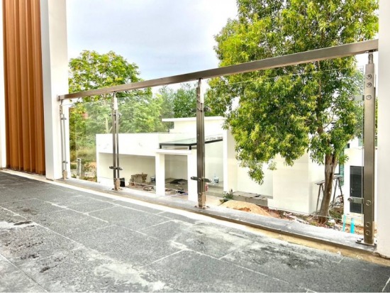 ให้บริการ ติดตั้งราวกระจกกันตก ฉากกั้นตก งานกระจกทุกชนิด